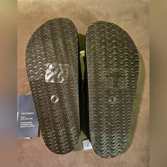 Universal Thread all black suede women's Clogs - Picture 4 of 8